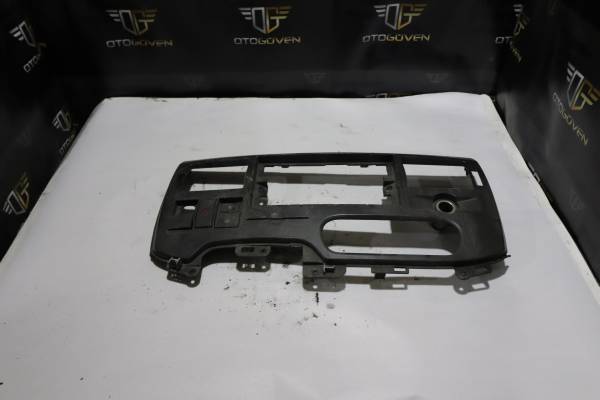 FORD CUSTOM 310 L TREND ÇIKMA PARÇA TRANSİT V347 TEYP ÇERÇEVESİ